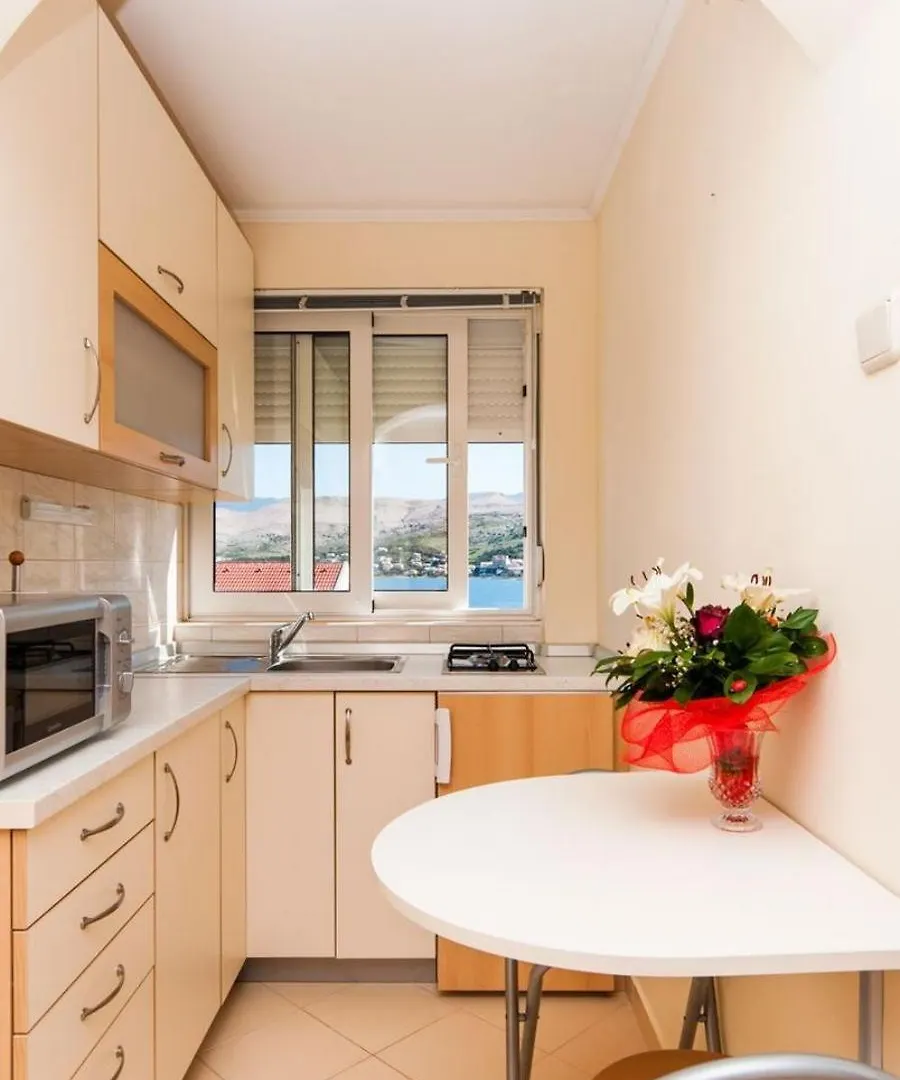 Apartments Ena 帕格