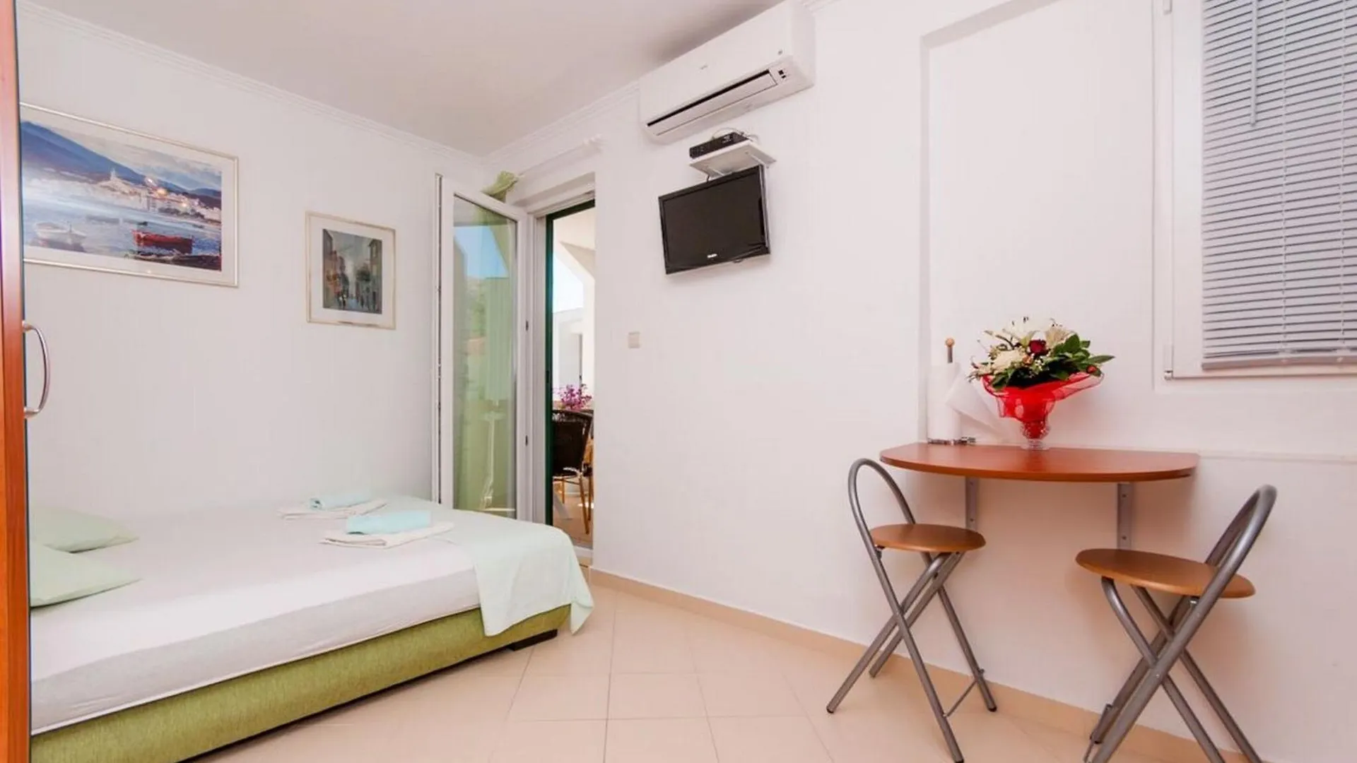 Apartments Ena 帕格