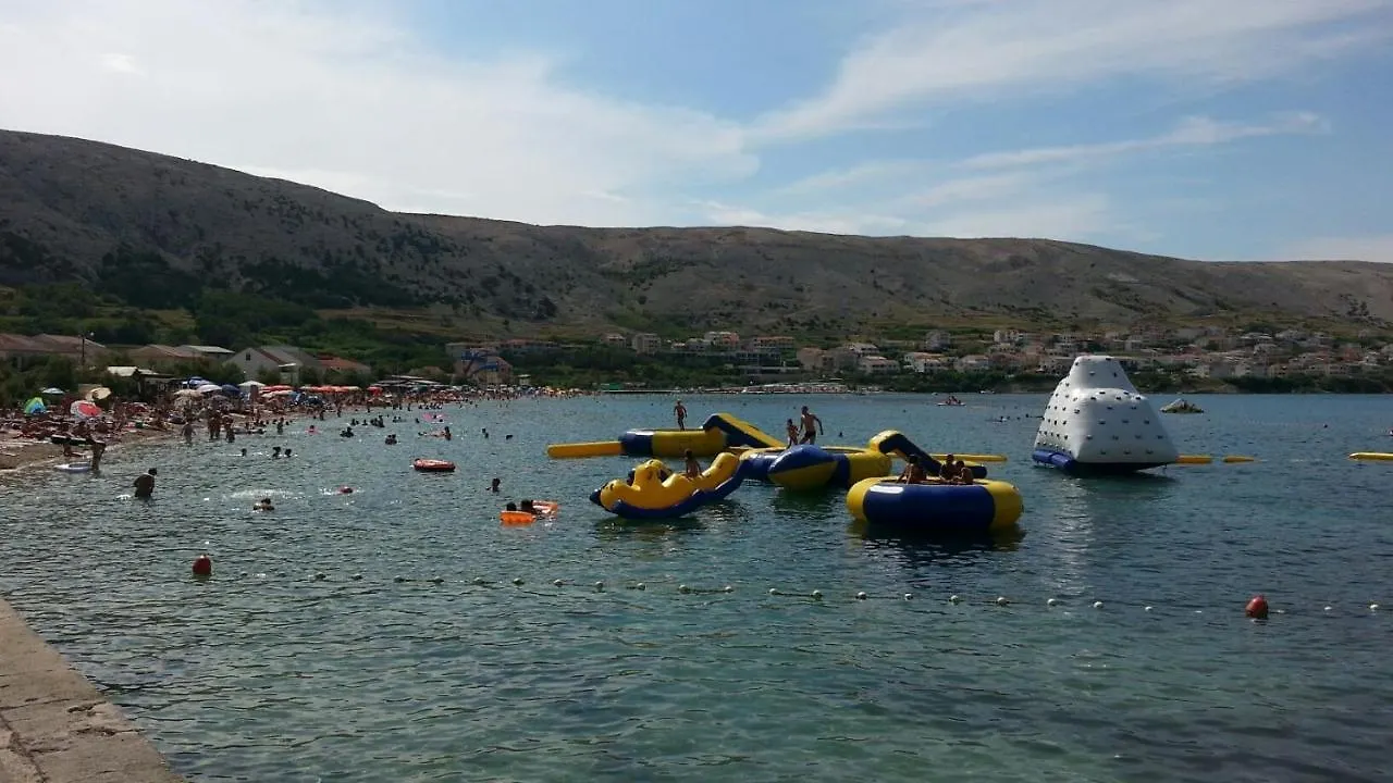 Apartments Ena Pag Town