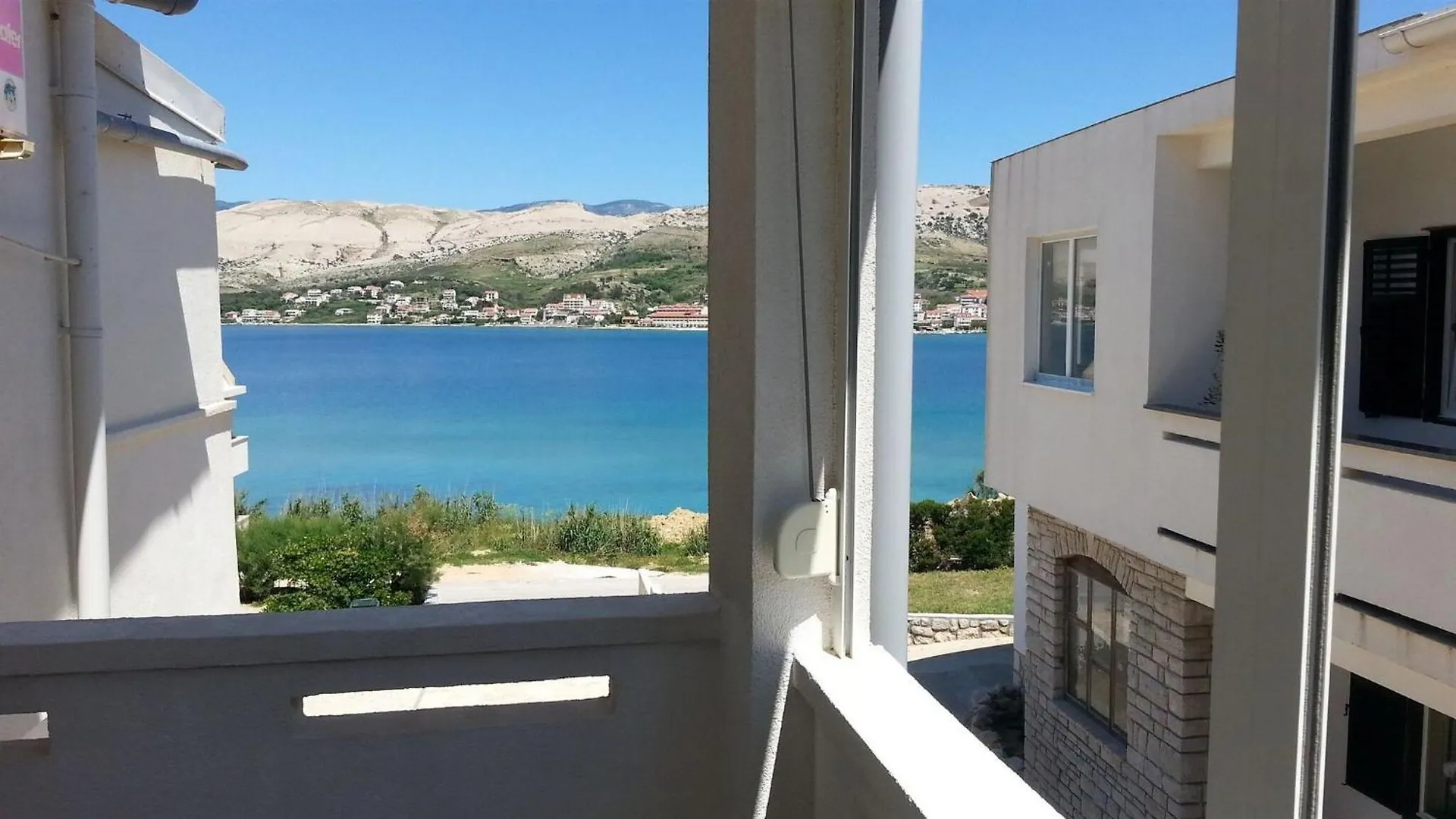 Apartments Ena Pag Town