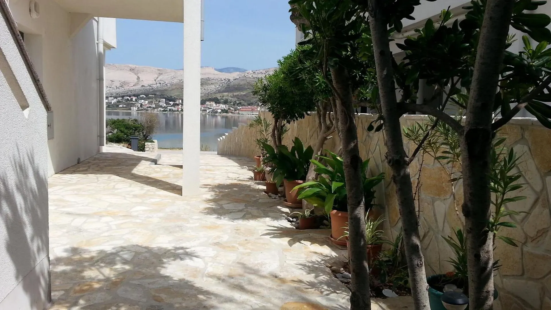 Apartments Ena Pag Town
